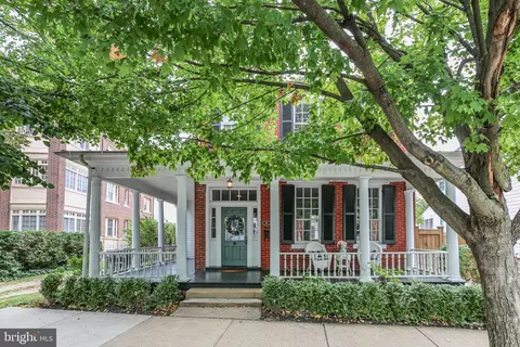 704 Prince Edward St, Fredericksburg, VA 22401