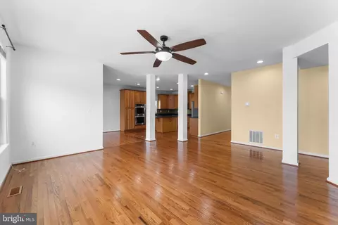 Living - 1018 Everett Ct, Fredericksburg, VA 22401 photo 4 of 5