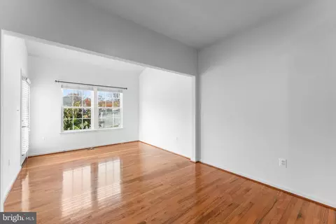Living - 1018 Everett Ct, Fredericksburg, VA 22401 photo 5 of 5
