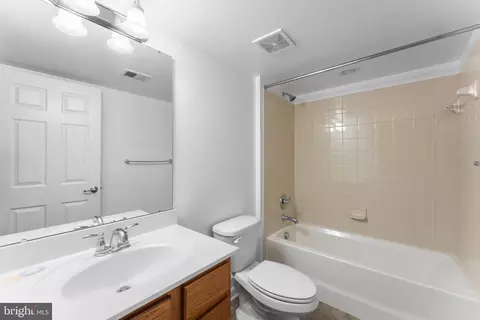 Bath - 1018 Everett Ct, Fredericksburg, VA 22401 photo 2 of 2