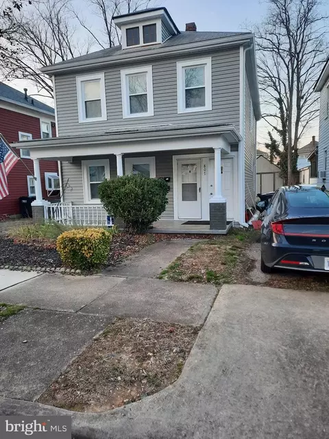 807 Wolfe St, Fredericksburg, VA 22401