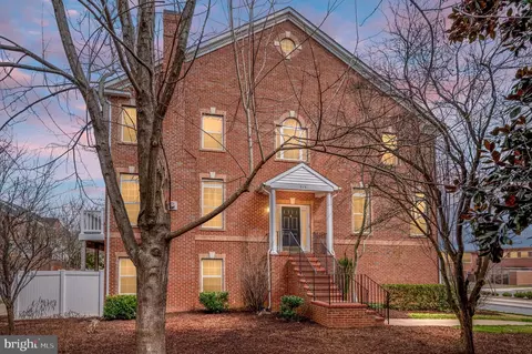 515 Dunmore St, Fredericksburg, VA 22401