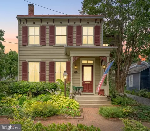 213 Princess Anne St, Fredericksburg, VA 22401