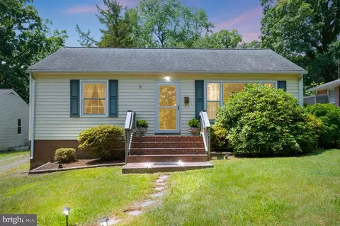 240 Hillcrest Dr, Fredericksburg, VA 22401