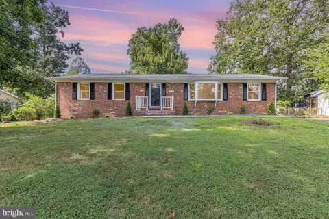 410 Deerwood Dr, Fredericksburg, VA 22401