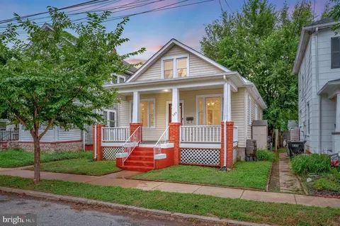 305 Pitt St, Fredericksburg, VA 22401