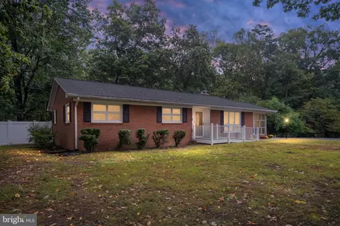 201 Stonewall Dr, Fredericksburg, VA 22401