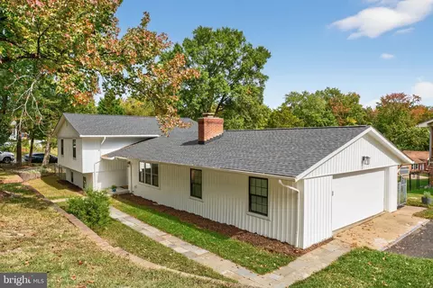 2 Pawnee Dr, Fredericksburg, VA 22401