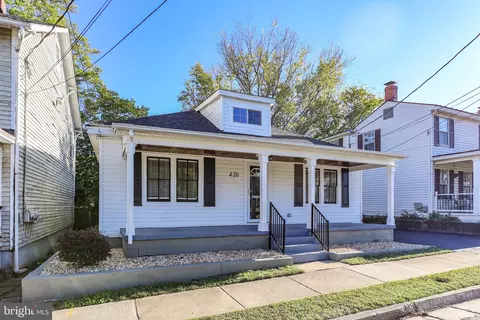 420 Dunmore St, Fredericksburg, VA 22401