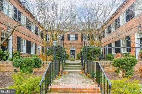 1216 Sophia St, Fredericksburg, VA 22401