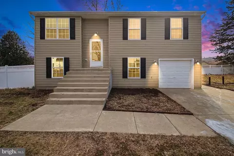 1002 Martingale Ct, Fredericksburg, VA 22401