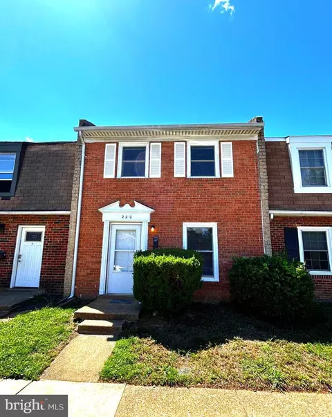 220 Ivanhoe Ct, Fredericksburg, VA 22401