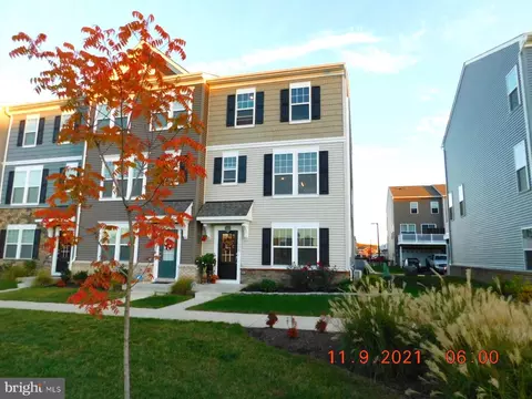 2208 Shadmoor Dr, Fredericksburg, VA 22401