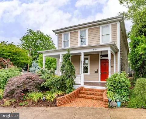 705 Charlotte St, Fredericksburg, VA 22401