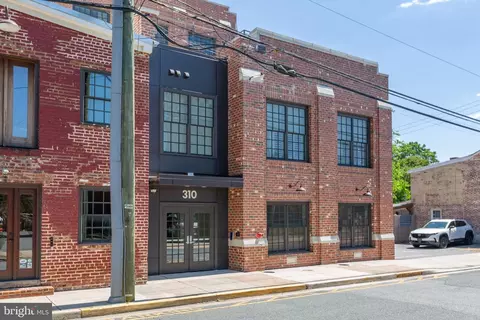 310 Frederick St #403, Fredericksburg, VA 22401