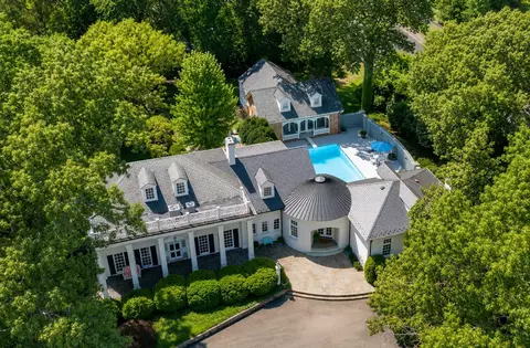 812 Beverly Dr, Fredericksburg, VA 22401