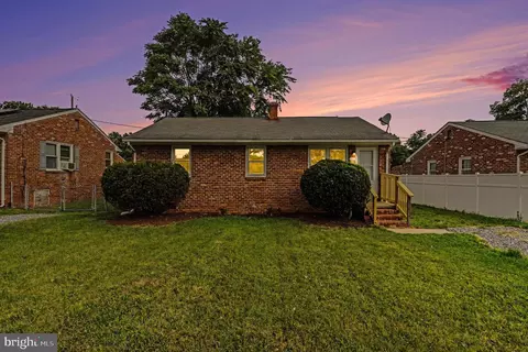 207 South St, Fredericksburg, VA 22401