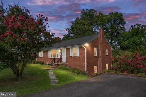 223 Hillcrest Dr, Fredericksburg, VA 22401