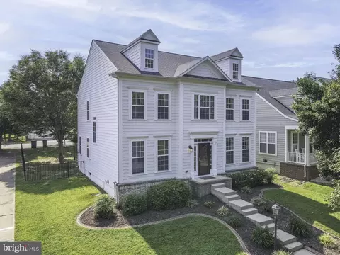 1201 Hearthstone Dr, Fredericksburg, VA 22401