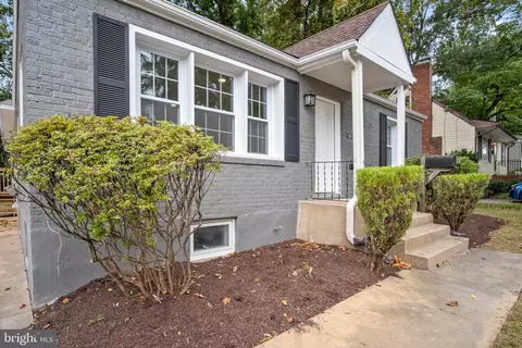10813 Scott Dr, Fairfax, VA 22030