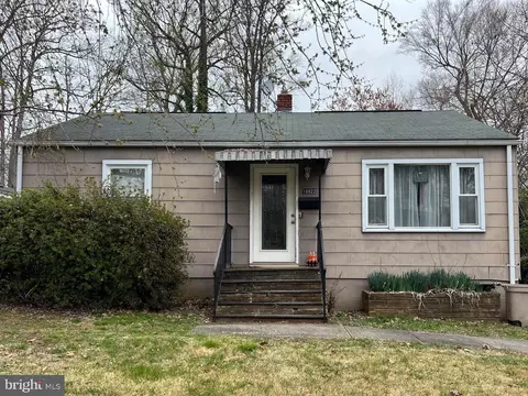 10822 Warwick Ave, Fairfax, VA 22030