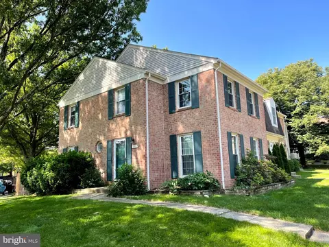 3907 Bradwater St, Fairfax, VA 22030