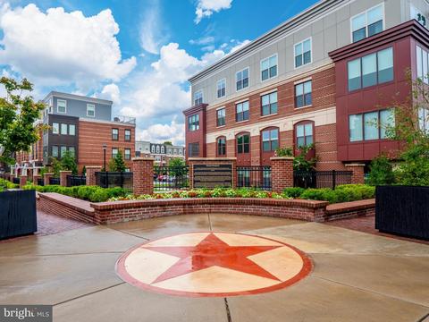 3989 Norton Pl #406, Fairfax, VA 22030