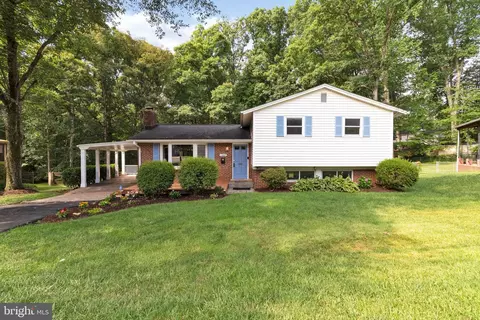 3607 Country Hill Dr, Fairfax, VA 22030