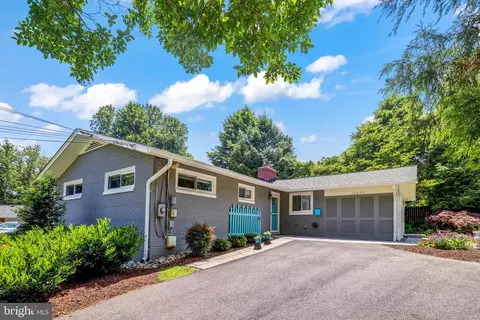 10006 Boxford Ct, Fairfax, VA 22030