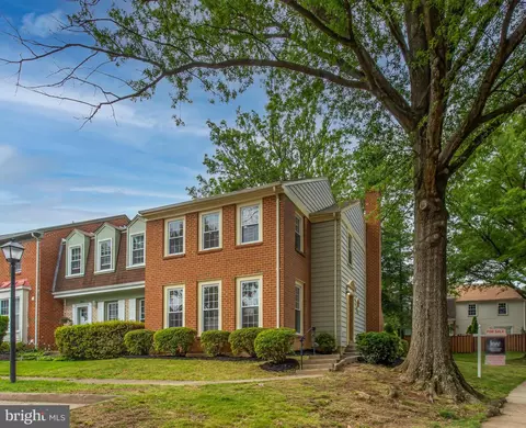 3851 Wilcoxson Dr, Fairfax, VA 22031