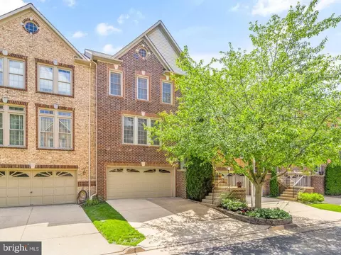 4121 Trowbridge St, Fairfax, VA 22030