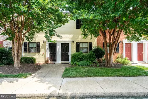 11140 Snug Haven Ln, Fairfax, VA 22030