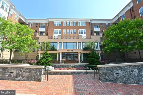 10328 Sager Ave #411, Fairfax, VA 22030