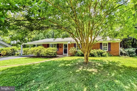 10707 Orchard St, Fairfax, VA 22030