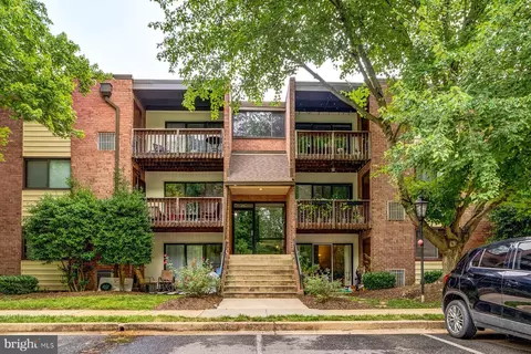 10720 W Dr 203 #203, Fairfax, VA 22030