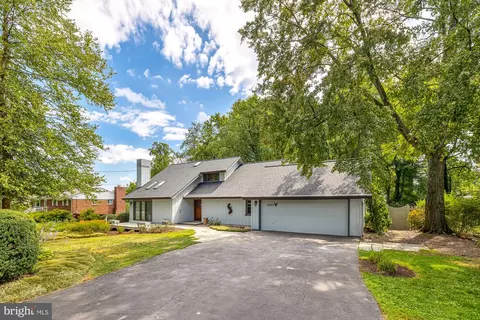 10705 Orchard St, Fairfax, VA 22030
