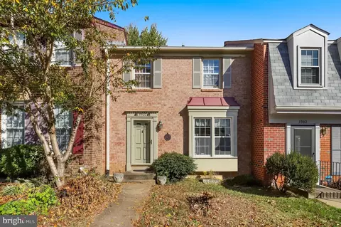 3900 Bradwater St, Fairfax, VA 22031