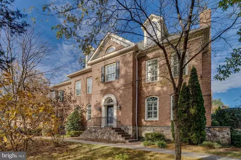 10661 Main St, Fairfax, VA 22030