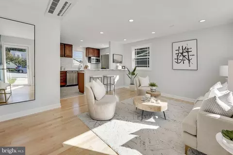 10920 Oakwood Dr, Fairfax, VA 22030