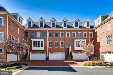 10667 Yorktown Ct, Fairfax, VA 22030
