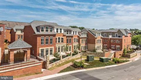 4009 East St, Fairfax, VA 22030