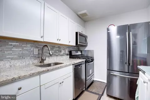 10724 W West Dr #204, Fairfax, VA 22030