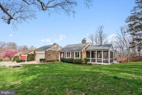 3889 Rust Hill Pl, Fairfax, VA 22030
