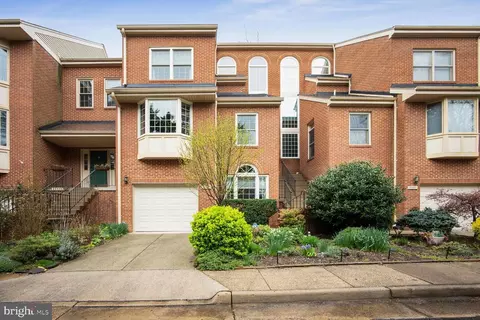 10237 Aspen Willow Dr, Fairfax, VA 22032