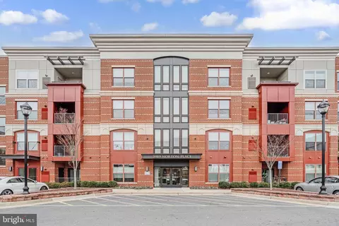 3989 Norton Pl #201, Fairfax, VA 22030