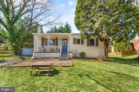 3905 Fairview Dr, Fairfax, VA 22031