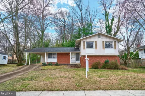 10121 Scout Dr, Fairfax, VA 22030