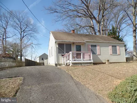 4111 William Pl, Fairfax, VA 22030