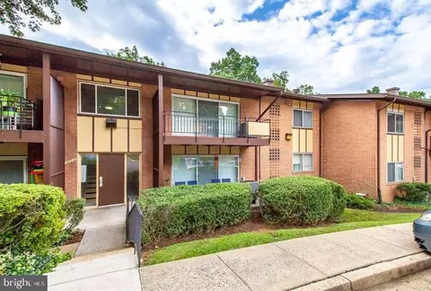 10025 Fair Woods Dr #218, Fairfax, VA 22030
