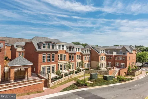 4021 East St, Fairfax, VA 22030